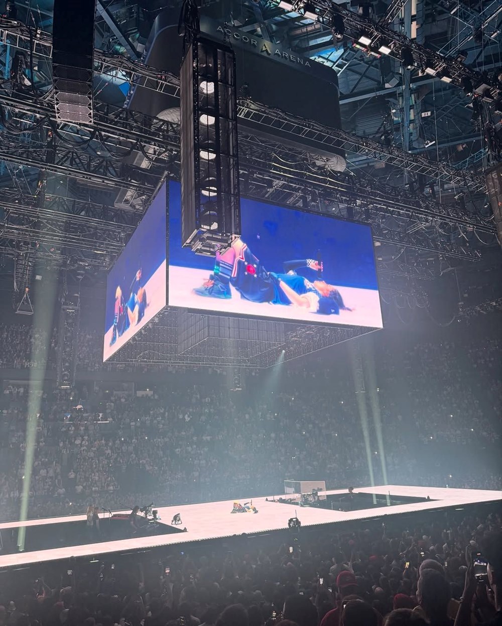 Berfu Yenenler'in büyük mutluluğu: Billie Eilish konserinden kareler - 5