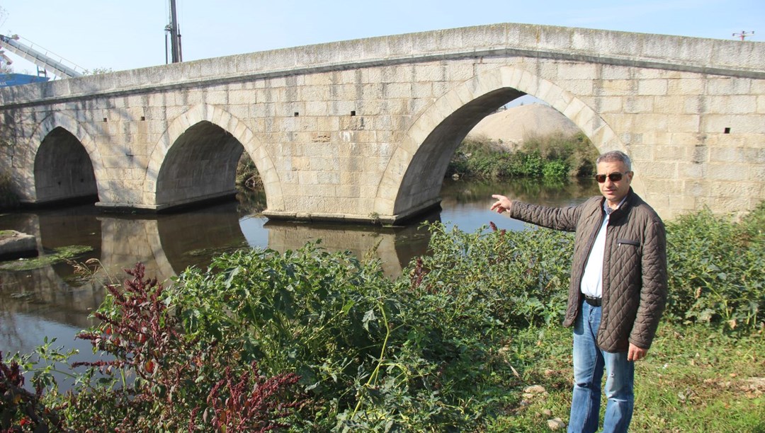 Tarihi köprü 50 metre yer değiştirdi