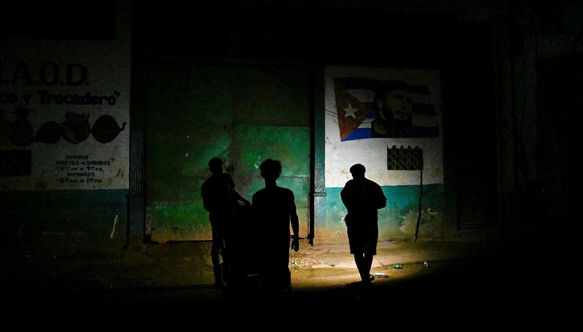 Küba yine karanlığa gömüldü