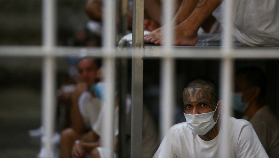 Kayıp kardeşini "cehennem"deki fotoğrafta fark etti: Boynundaki dövmeden tanıdı