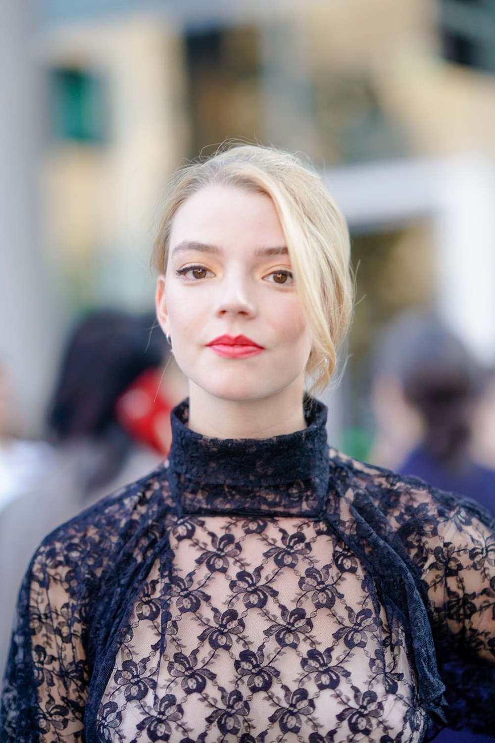 Anya Taylor-Joy'dan paparazilere: Av değilim - 4