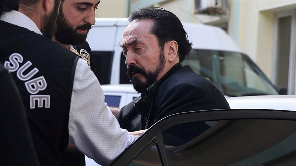 Adnan Oktar ve 18 sanığın yargılandığı davada yeni karar: 3 suçtan beraat etti ('Kedicik'lerden sevgi gösterisi) - 3
