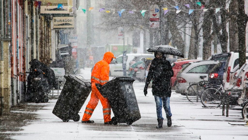 Berlin sokakları çöp yığınlarıyla doldu