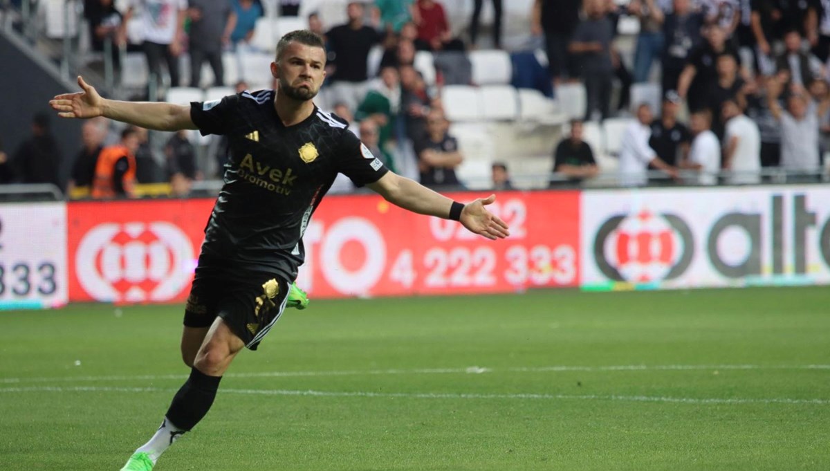 Altay'dan ayrılan Salih Sarıkaya, Erzurumspor ile anlaştı Altay'dan ayrılan Salih Sarıkaya, Erzurumspor ile anlaştı