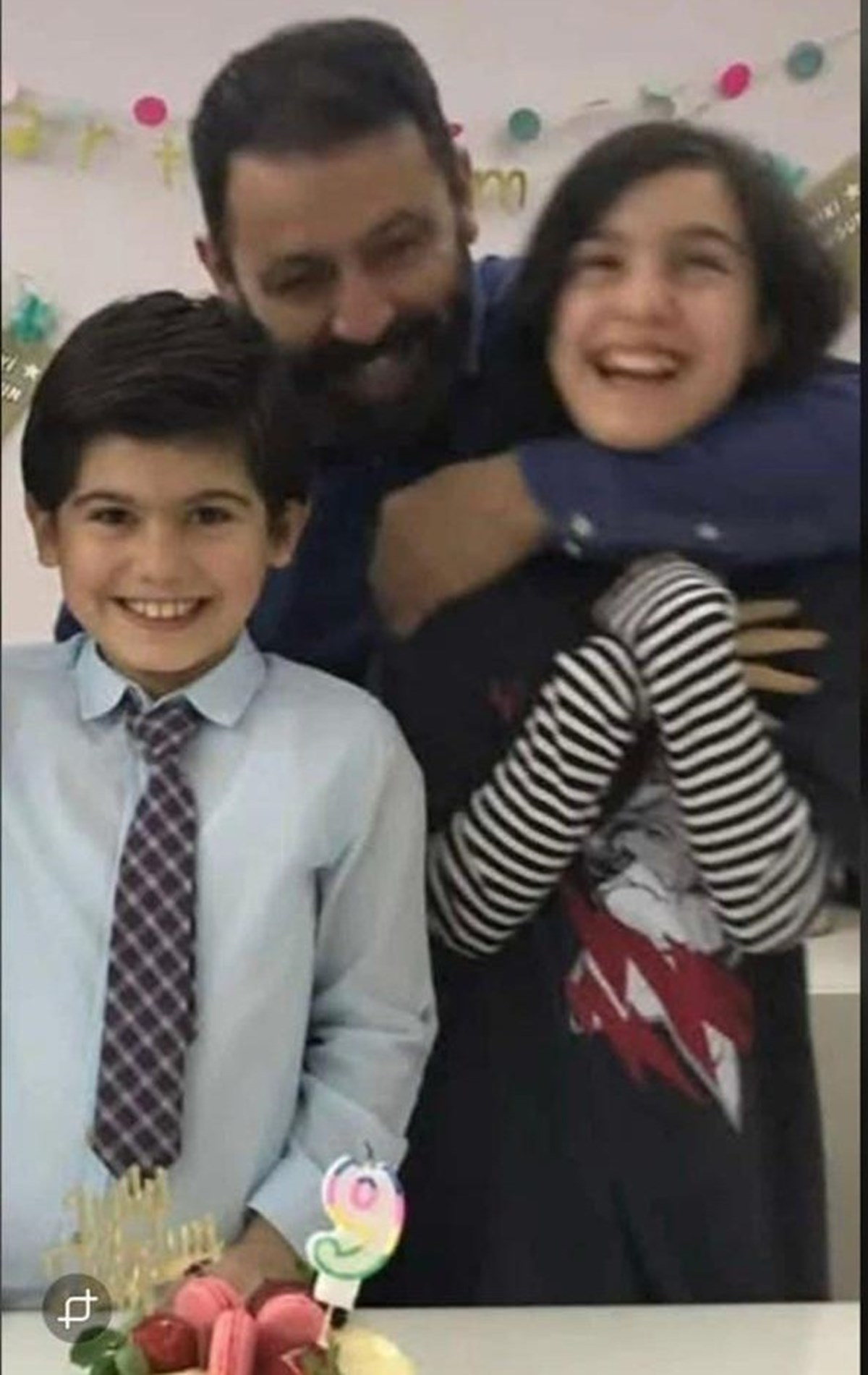 Otel yangınında hayatını kaybeden Yılmaz Sarıtaş (51) ile çocukları Nehir Sarıtaş (15) ve Doruk Sarıtaş (12) Otel yangınında hayatını kaybeden Yılmaz Sarıtaş (51) ile çocukları Nehir Sarıtaş (15) ve Doruk Sarıtaş (12)