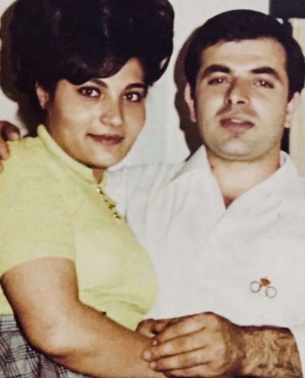 Su Burcu Yazgı Coşkun'dan nostaljik kare (Ünlülerin çocukluk ve gençlik halleri) - 34