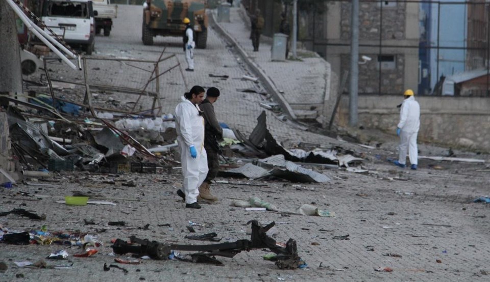 Hakkari'de bomba yüklü araçla saldırı - 1