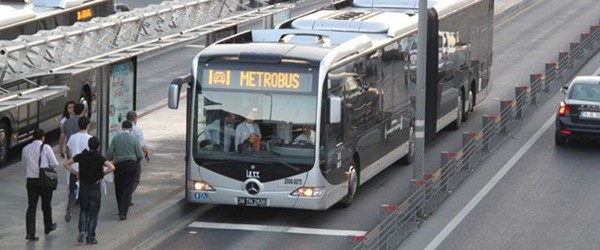 Metrobüs duraklarında sigara içen 'Yeşil Dedektör'e yakalanacak