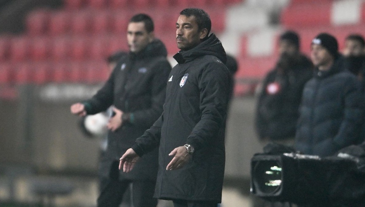 Beşiktaş'ta Giovanni van Bronckhorst dönemi sona mı eriyor? İlk aday belli oldu