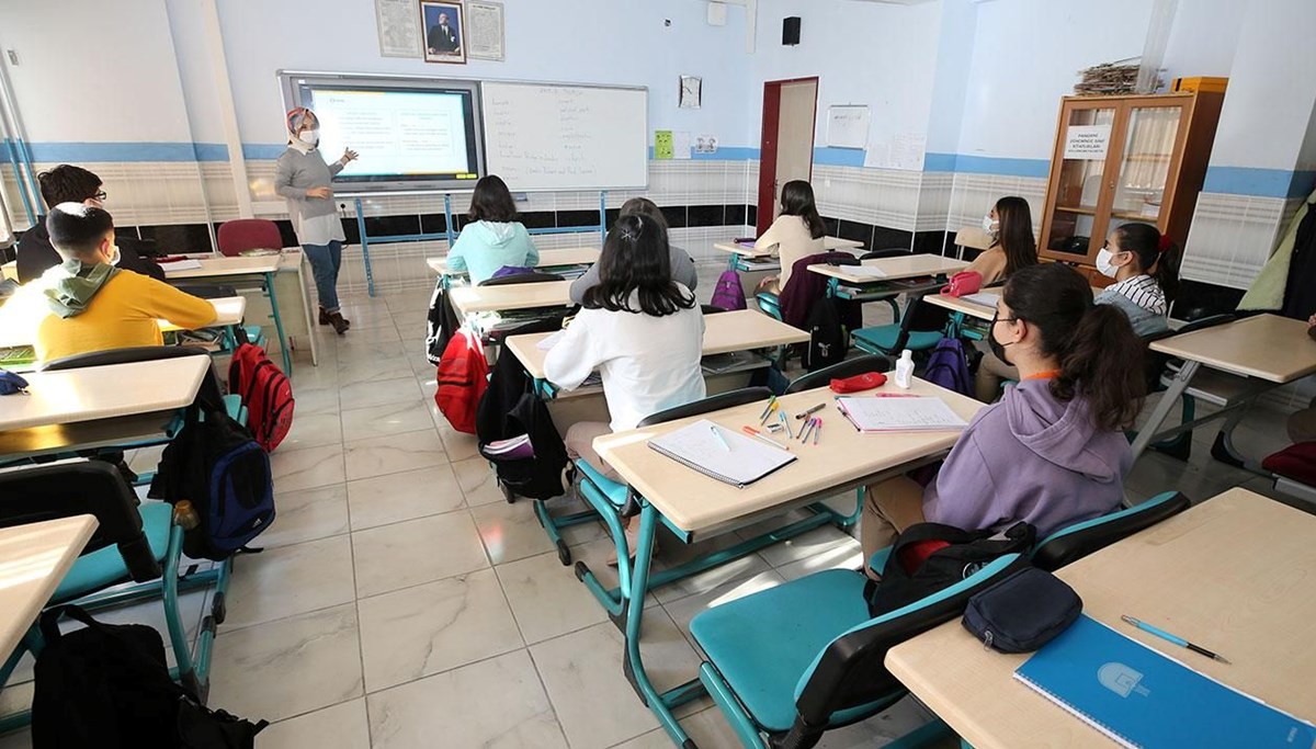 Bakan Özer: 100 öğrencisi olan her okulda bir rehber öğretmen olacak Bakan Özer: 100 öğrencisi olan her okulda bir rehber öğretmen olacak