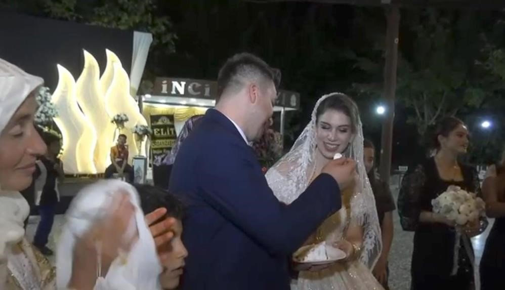 Düğünde ikram edilen pastadan ilk gelin ve damat yedi