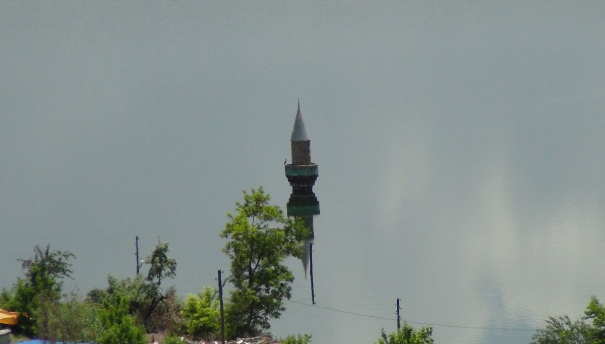 Bir köy tamamen sular altında kaldı Bir köy tamamen sular altında kaldı