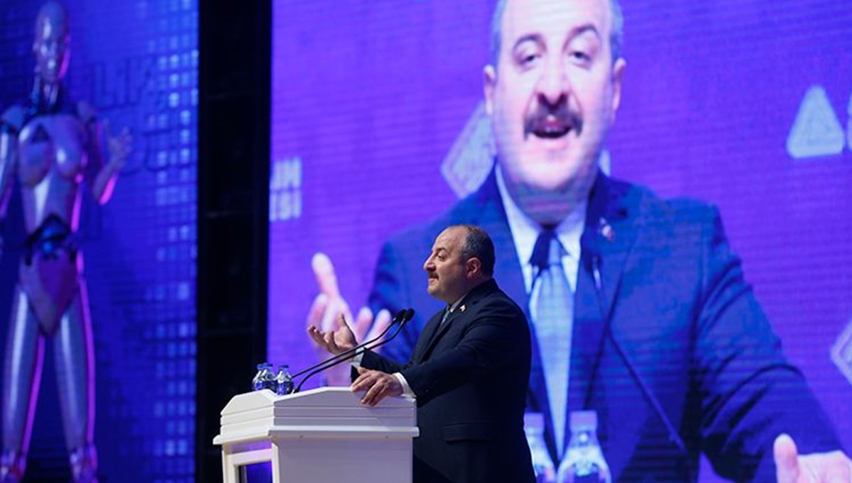 Bakan Varank: Dünya F-35'leri değil savaşan İHA'larımızı konuşacak
