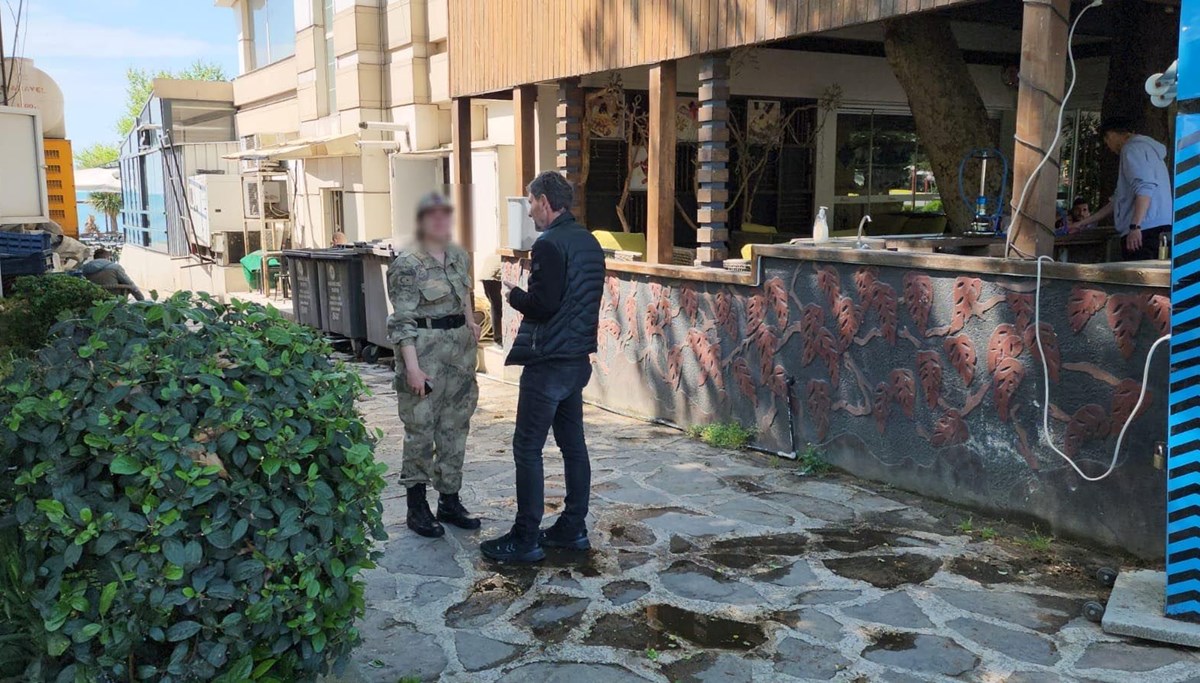 Jandarma üniforması giyip GBT yapan kadın sözleşmeli öğretmen çıktı Jandarma üniforması giyip GBT yapan kadın sözleşmeli öğretmen çıktı