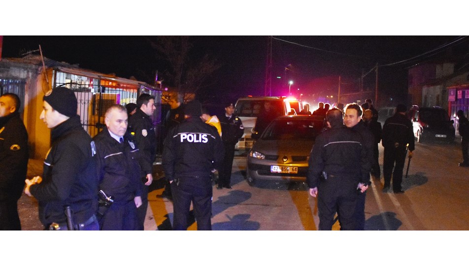Konya'da iki grup arasında bıçaklı kavga: 1 ölü 1'i polis 4 yaralı