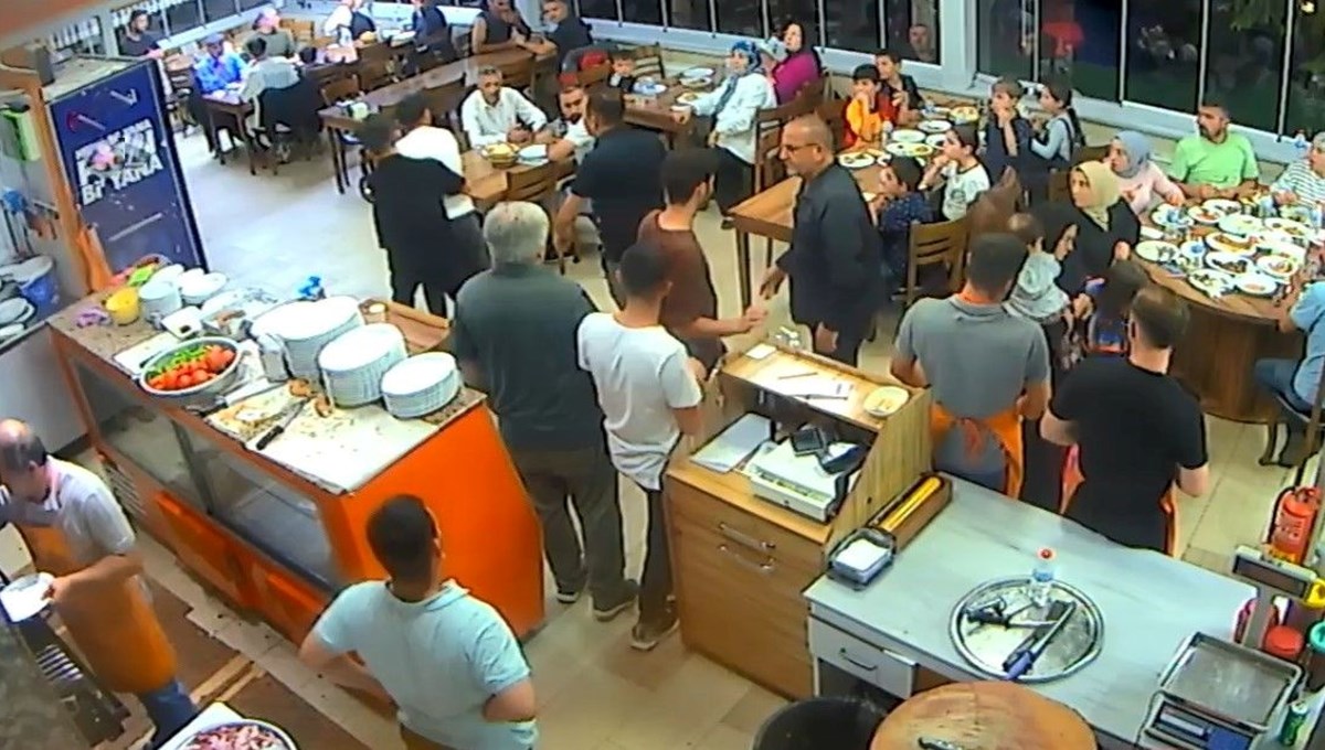 Ordu'da savcı ile restoran çalışanları arasında gerginlik: 1 kişi tutuklandı Ordu'da savcı ile restoran çalışanları arasında gerginlik: 1 kişi tutuklandı