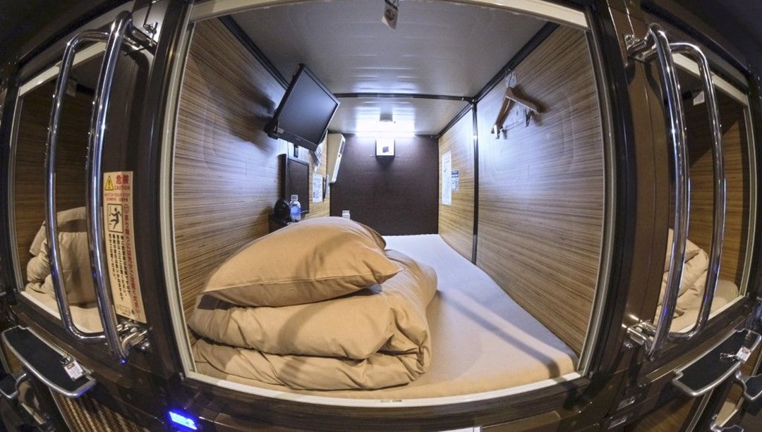 Gezip dolaşıyorlar, kapsülde uyuyorlar...