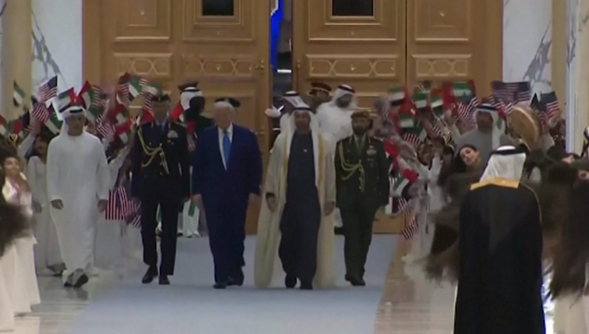 Trump'a Abu Dabi'de ilginç karşılama Trump'a Abu Dabi'de ilginç karşılama