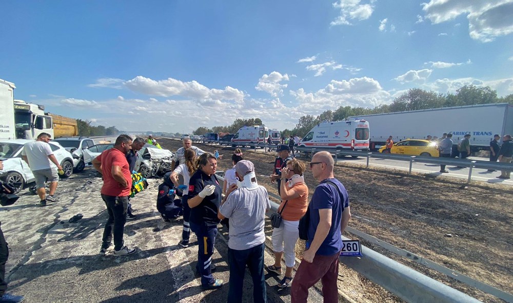 Anız yangını TEM'de kazaya neden oldu: 2 ölü, 35 yaralı - 5