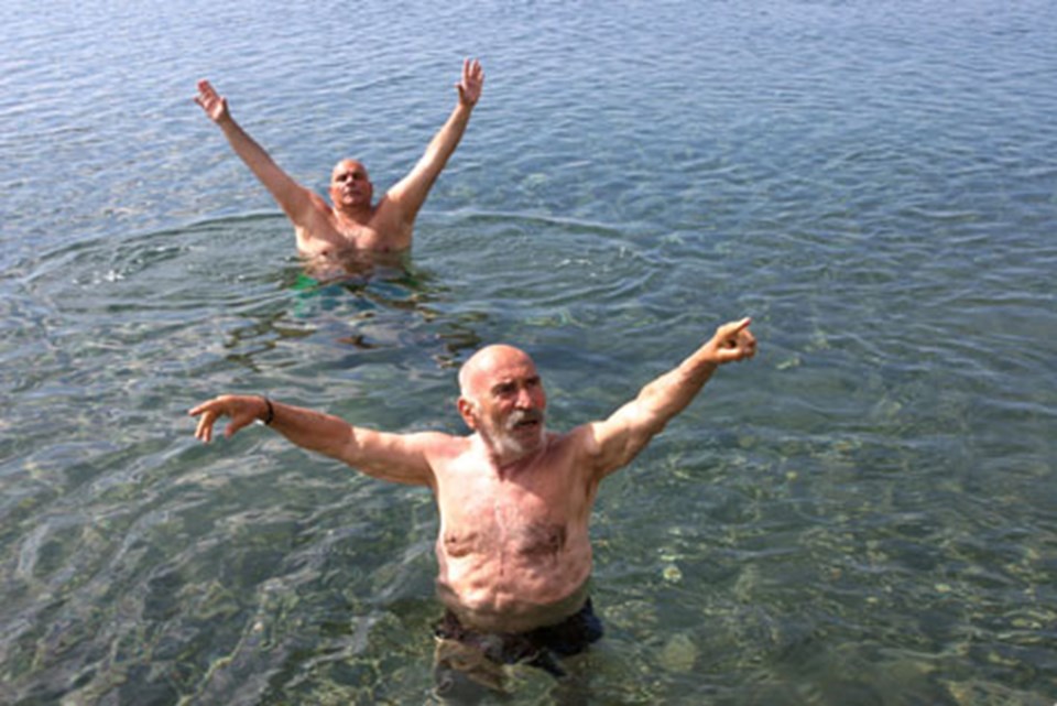 İki eski dost köy kahvesinde - 1