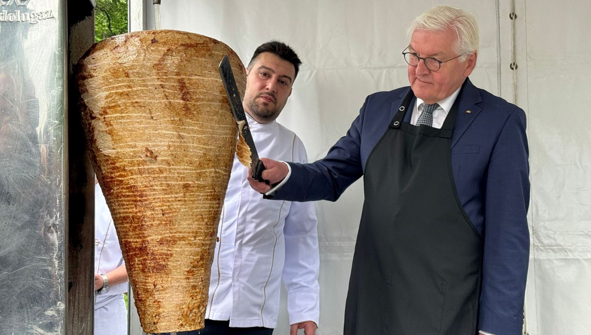 Almanya Cumhurbaşkanı İstanbul'da döner kesti, konuklar kuyruğa girdi Almanya Cumhurbaşkanı İstanbul'da döner kesti, konuklar kuyruğa girdi