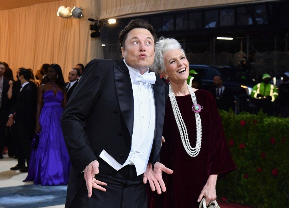 Elon Musk'ın annesi Maye Musk Sports Illustrated'e mayolu poz veren en yaşlı kadın oldu - 4