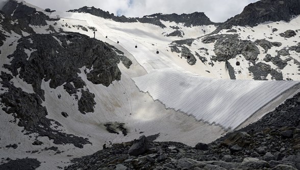 Il ghiacciaio Presena in Italia è stato coperto con una coltre per impedirne lo scioglimento – Last Minute Technology News