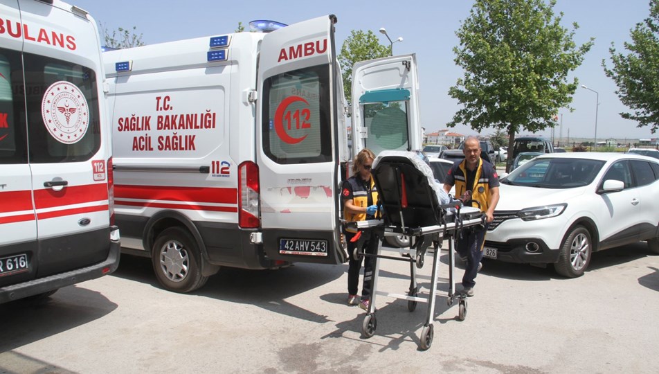 Konya'da otomobil araziye devrildi: 4 yaralı