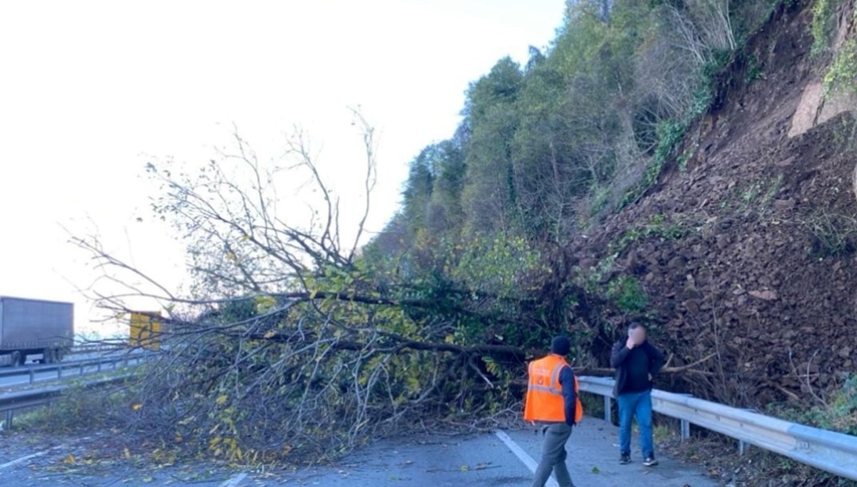 Karadeniz Sahil Yolu'nda heyelan Karadeniz Sahil Yolu'nda heyelan