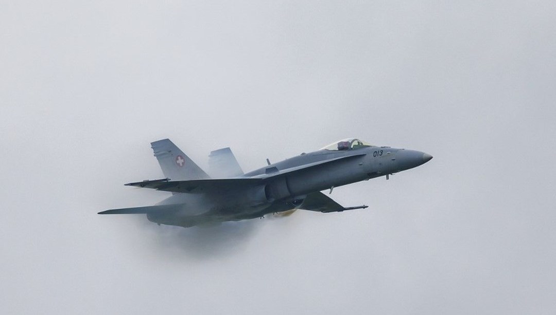 İspanya'ya ait F-18 savaş uçağı düştü: Pilot öldü