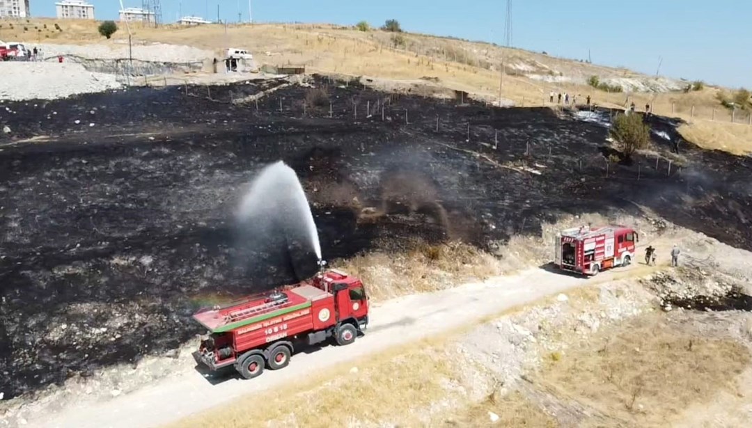 Balıkesir'de otluk yangını söndürüldü