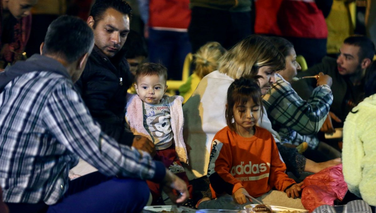 Düzce'de depremin ardından ilk gece Düzce'de depremin ardından ilk gece