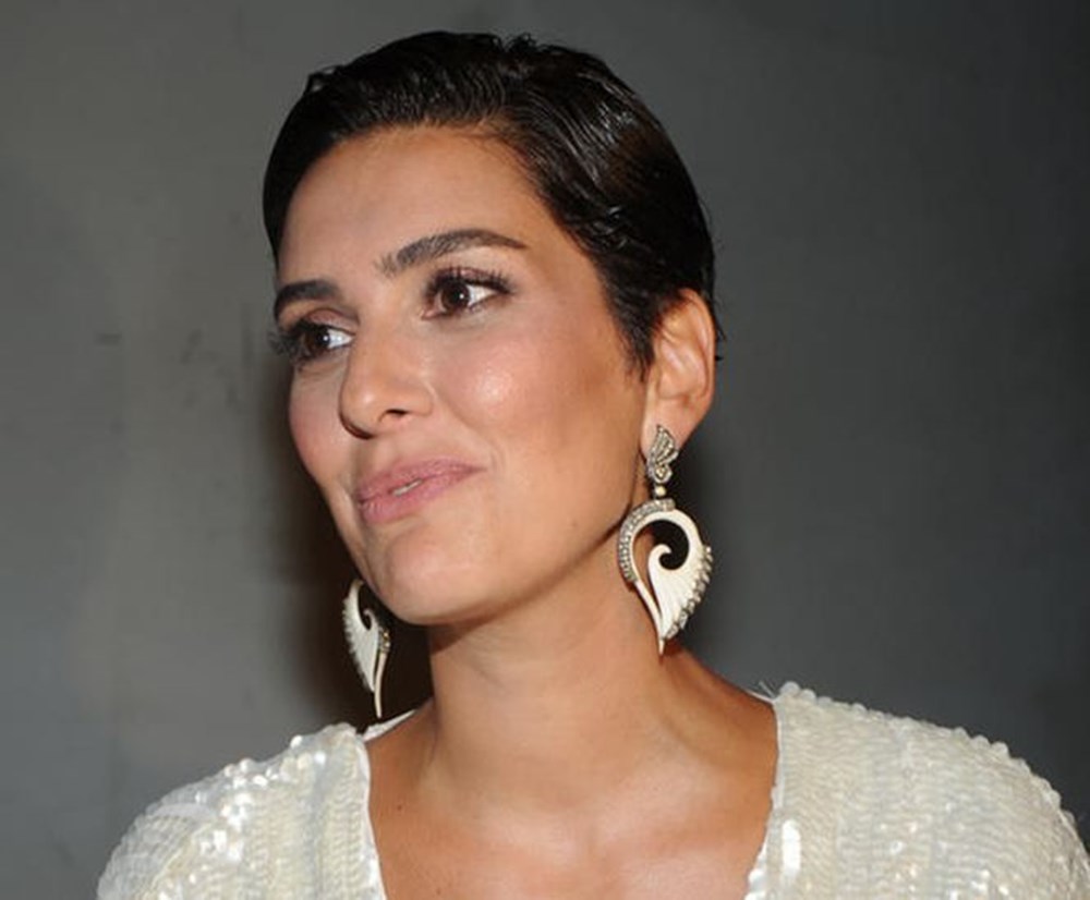 Demet Özdemir'den Şaşırtan Stil Değişikliği: Tek Gecelik İmaj Macerası! 253 KCA2LaoKzk2dS9q 9ELK7g