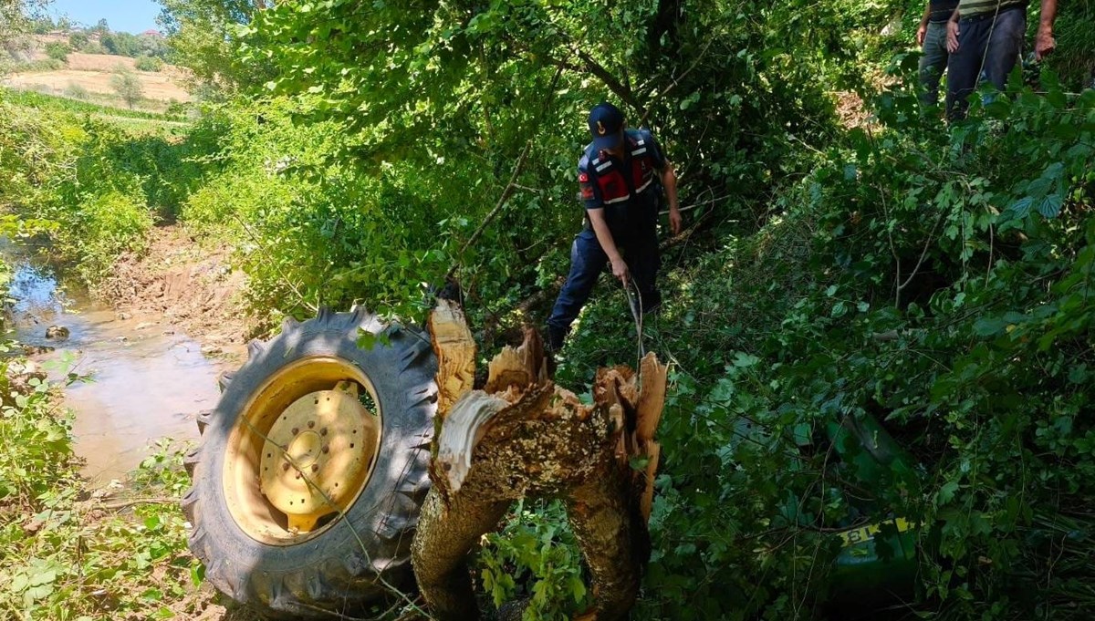 Traktörün altında kalan sürücü öldü