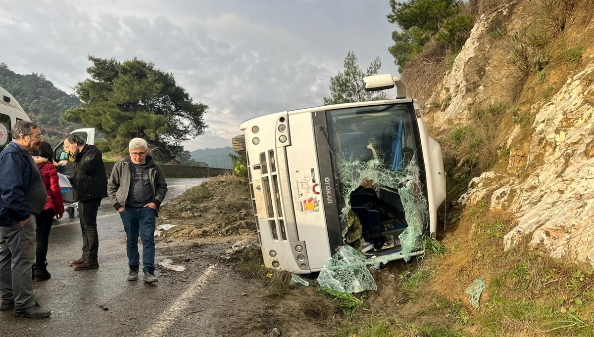 Aydın'da tur minibüsü devrildi: 23 yaralı Aydın'da tur minibüsü devrildi: 23 yaralı