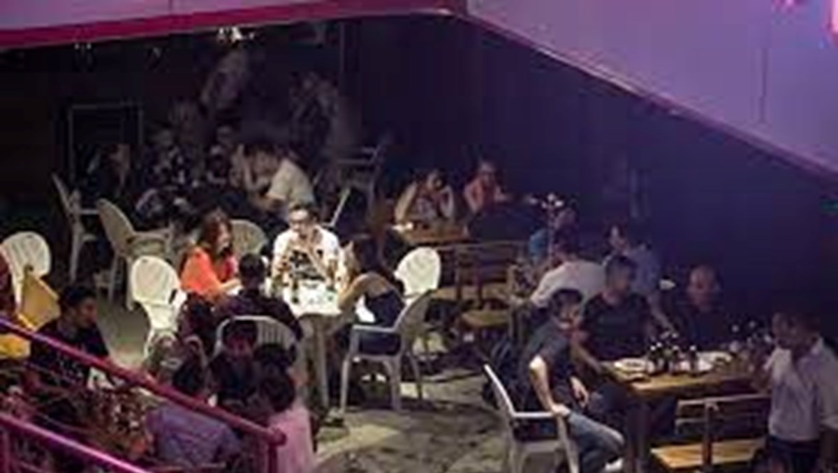 Çin'de Covid-19 endişesi büyüyor: Yüzü aşkın vaka Pekin'deki bir bardan yayıldı
