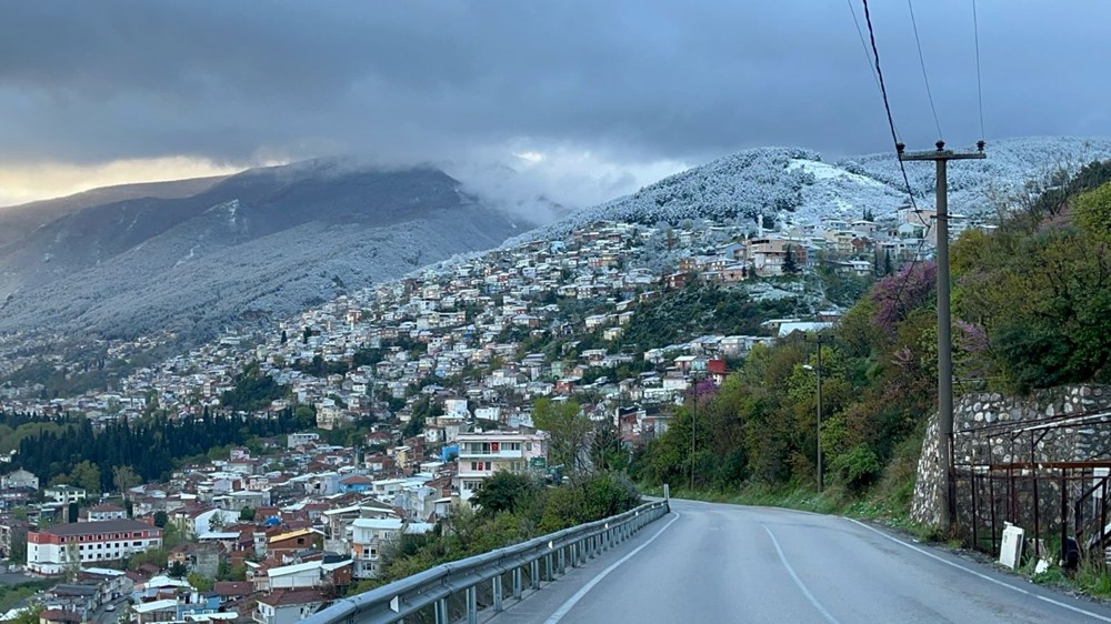 Gece boyunca kar yağdı: Nisan ayına bir vilayet beyaza büründü 75 KFj7OFYHiU2ttX2T06y8Wg