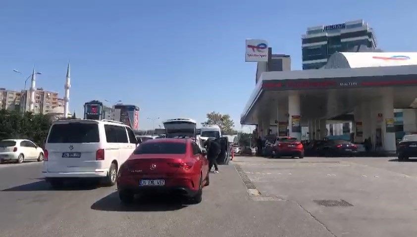 Akaryakıt istasyonlarında kuyruk