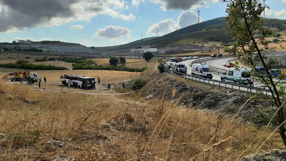 Balıkesir'de yolcu otobüsü devrildi: 14 kişi hayatını kaybetti - 8