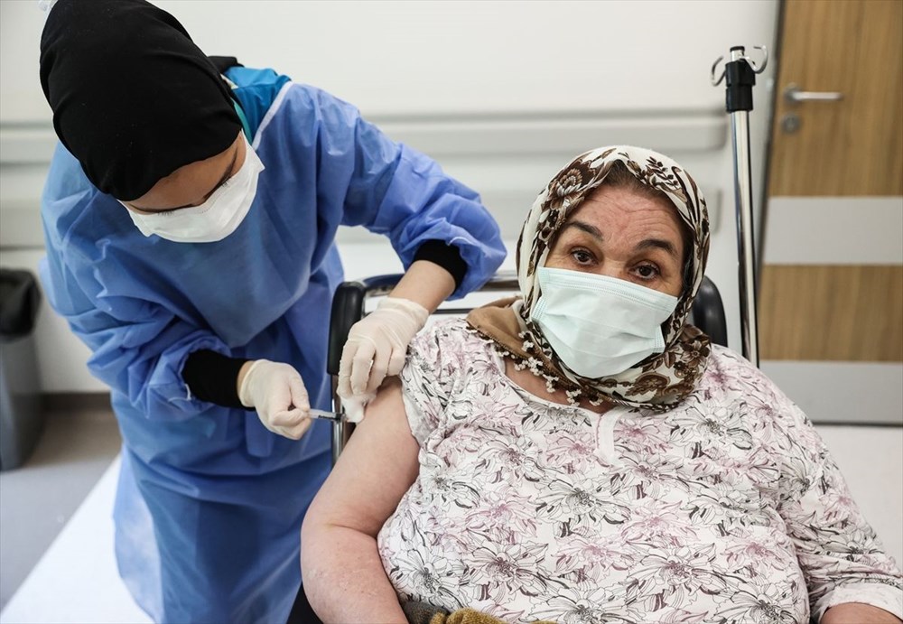 55 yaş ve üzeri vatandaşlar Covid-19'a karşı aşılanmaya başladı - 24