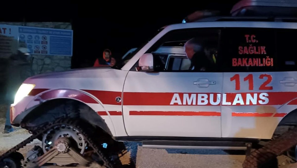 Mersin'de kar esareti: Mağarada mahsur kalan 4 çoban kurtarıldı Mersin'de kar esareti: Mağarada mahsur kalan 4 çoban kurtarıldı