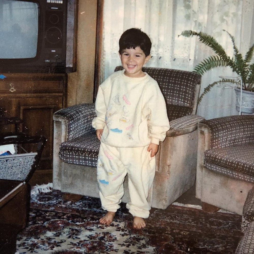 Su Burcu Yazgı Coşkun'dan nostaljik kare (Ünlülerin çocukluk ve gençlik halleri) - 562