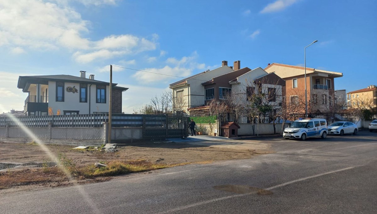 Temizlenen tabanca ateş aldı: 1 yaralı Temizlenen tabanca ateş aldı: 1 yaralı