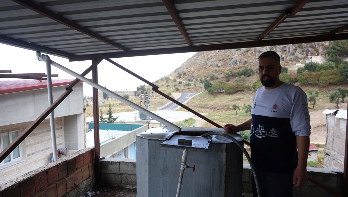 Yağmur suyunu evine depoluyor, kurduğu sistem ilgi çekti: Banyo yaparken bu suyu kullanıyor
