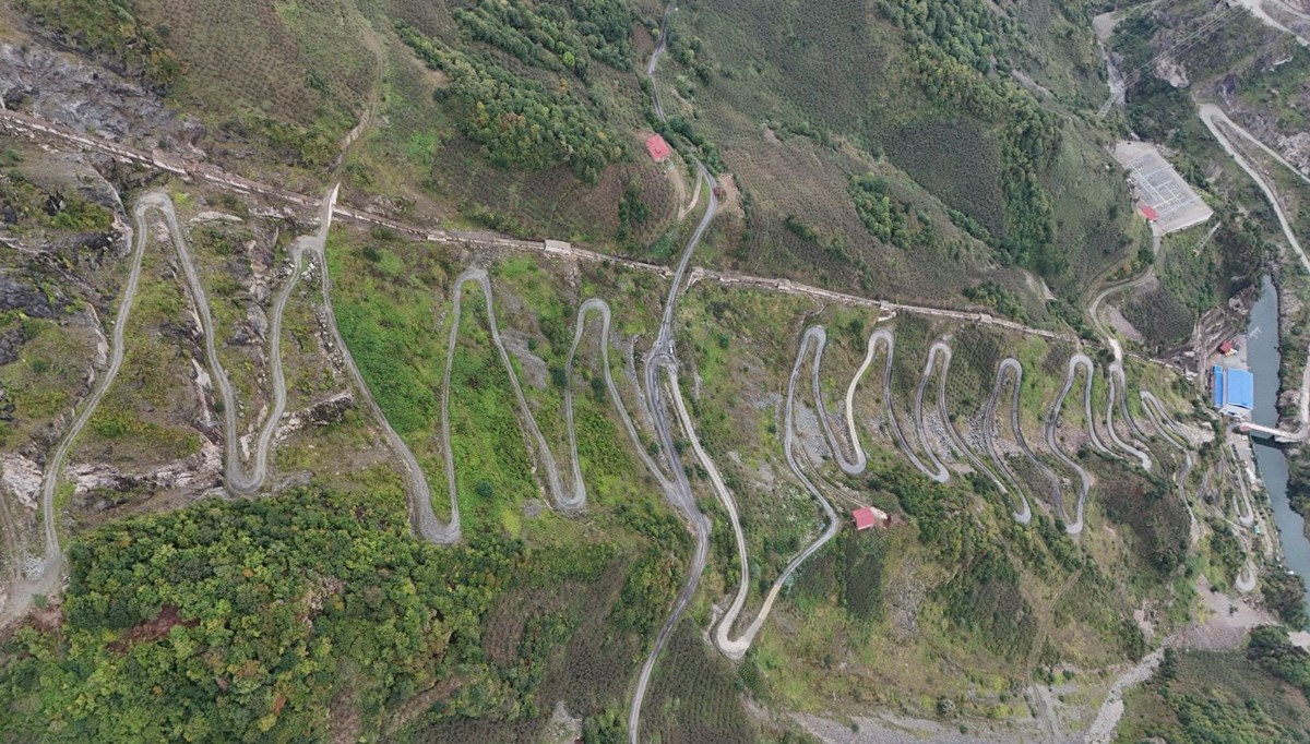 Korku saçan 21 virajlı yol Korku saçan 21 virajlı yol