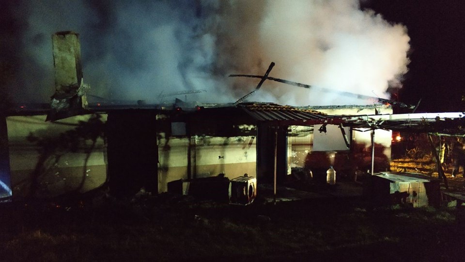 Kastamonu'da ev yangını: İçerde olduğu düşünülen bir kişi aranıyor - 1
