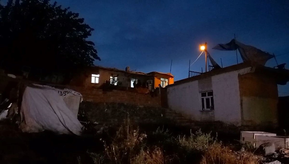 Narin cinayetinde itirafçı Nevzat Bahtiyar’ın evinde arama yapıldı Narin cinayetinde itirafçı Nevzat Bahtiyar’ın evinde arama yapıldı