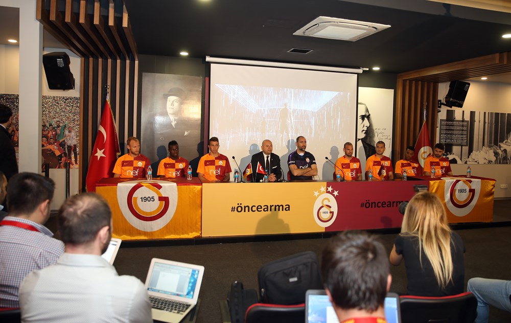 Galatasaray'ın yeni forması tanıtıldı | NTV