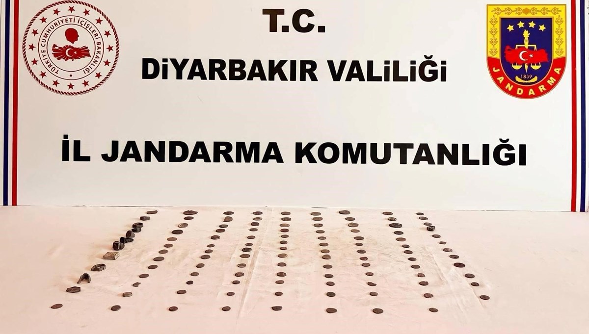 Diyarbakır’da Bizans, Roma ve Asur dönemlerine ait 113 adet obje ele geçirildi Diyarbakır’da Bizans, Roma ve Asur dönemlerine ait 113 adet obje ele geçirildi