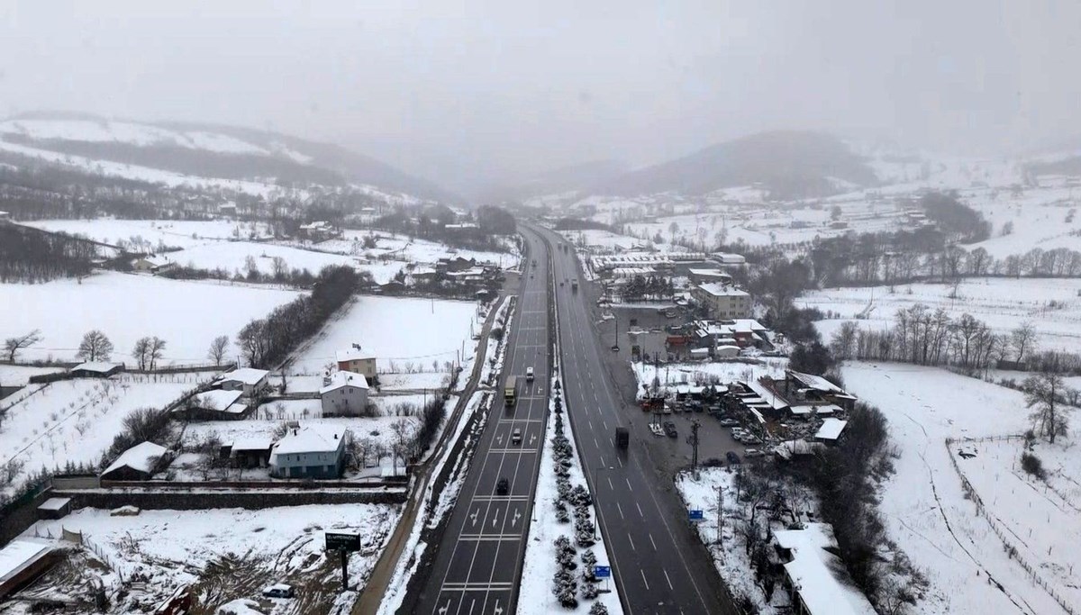 Samsun'un yüksek kesimleri beyaza büründü